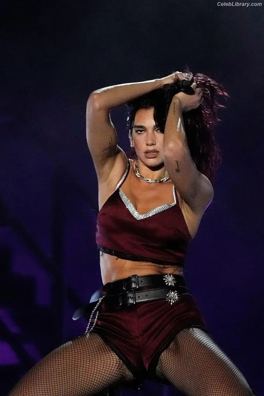 Dua Lipa photo 13 of 7804