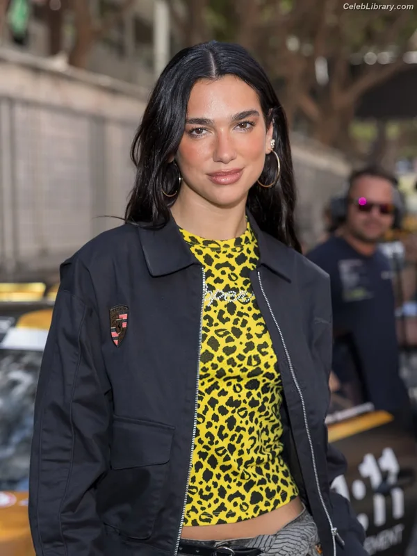 Dua Lipa photo 10 of 7804