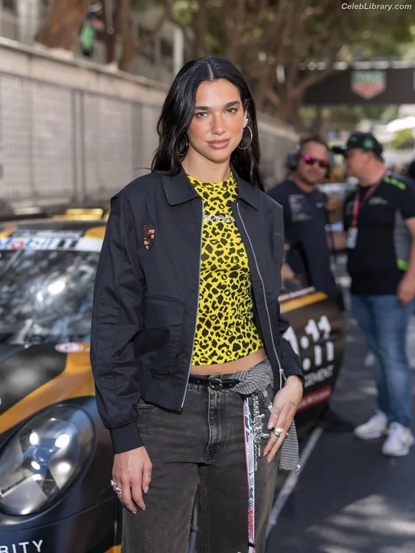 Dua Lipa photo 12 of 7804
