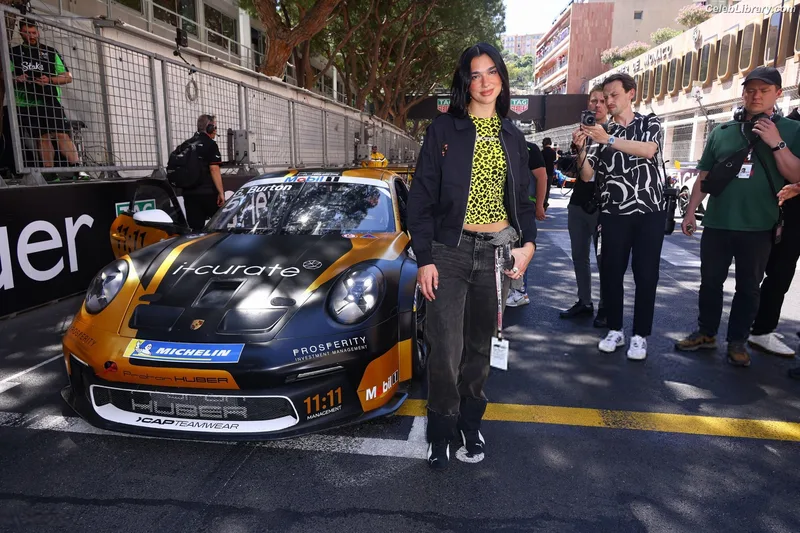 Dua Lipa photo 24 of 7804