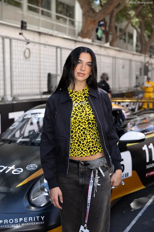 Dua Lipa photo 10 of 7804