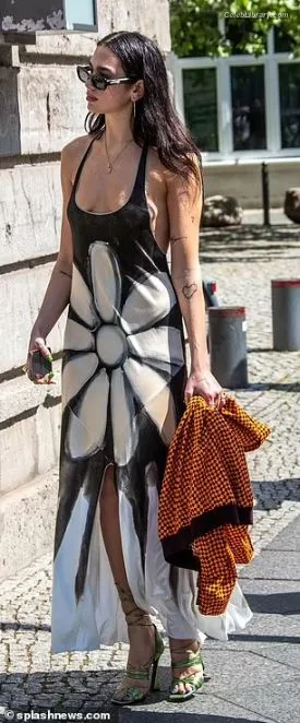 Dua Lipa photo 14 of 7804