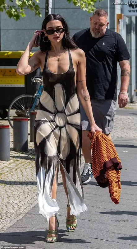 Dua Lipa photo 15 of 7804