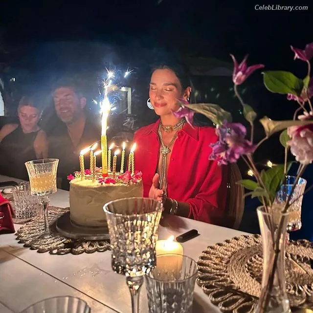 Dua Lipa photo 23 of 7804