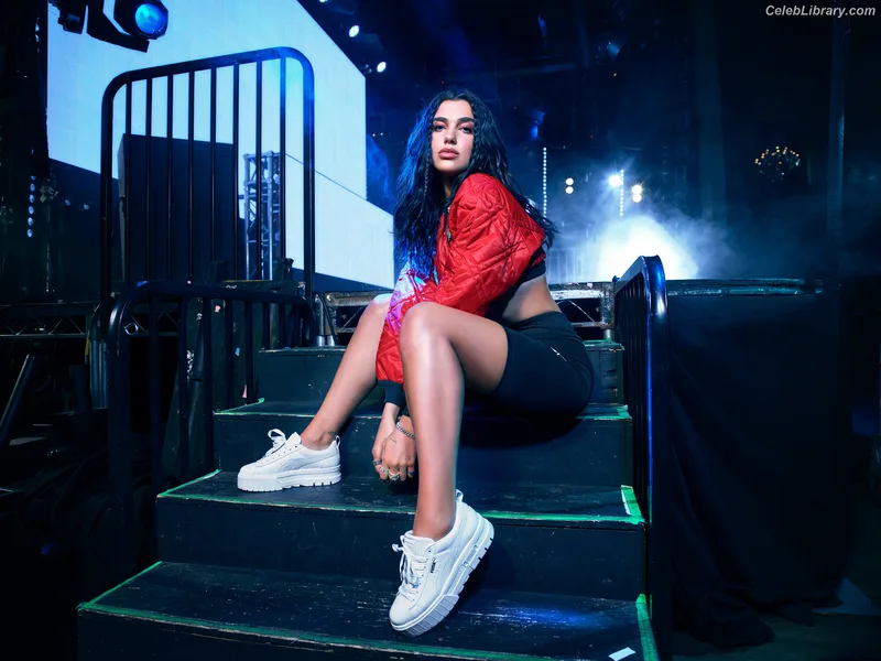 Dua Lipa photo 9 of 7804