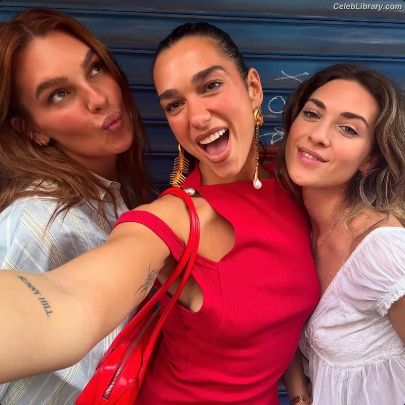 Dua Lipa photo 16 of 7804