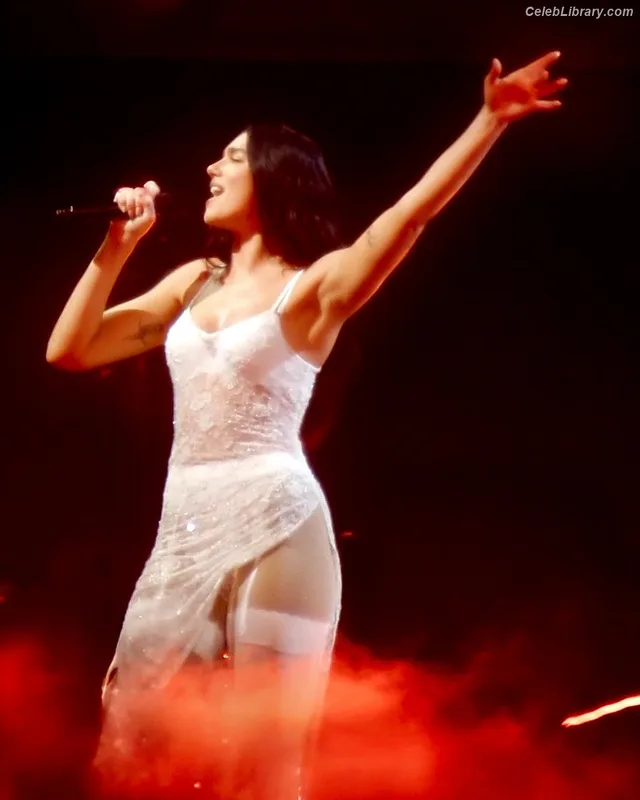 Dua Lipa photo 23 of 7804