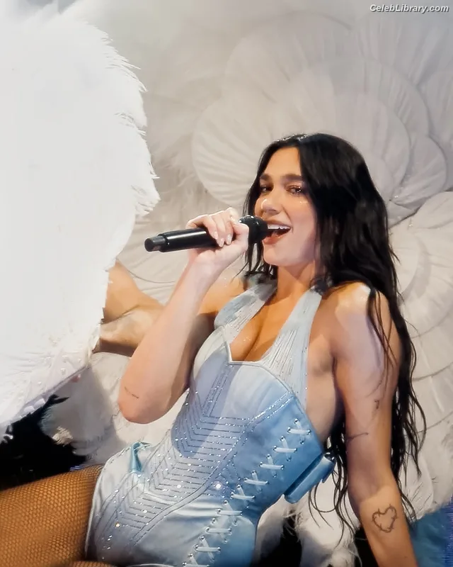 Dua Lipa photo 2 of 7804