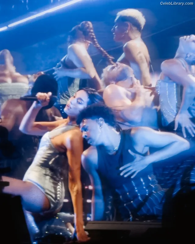 Dua Lipa photo 7 of 7804