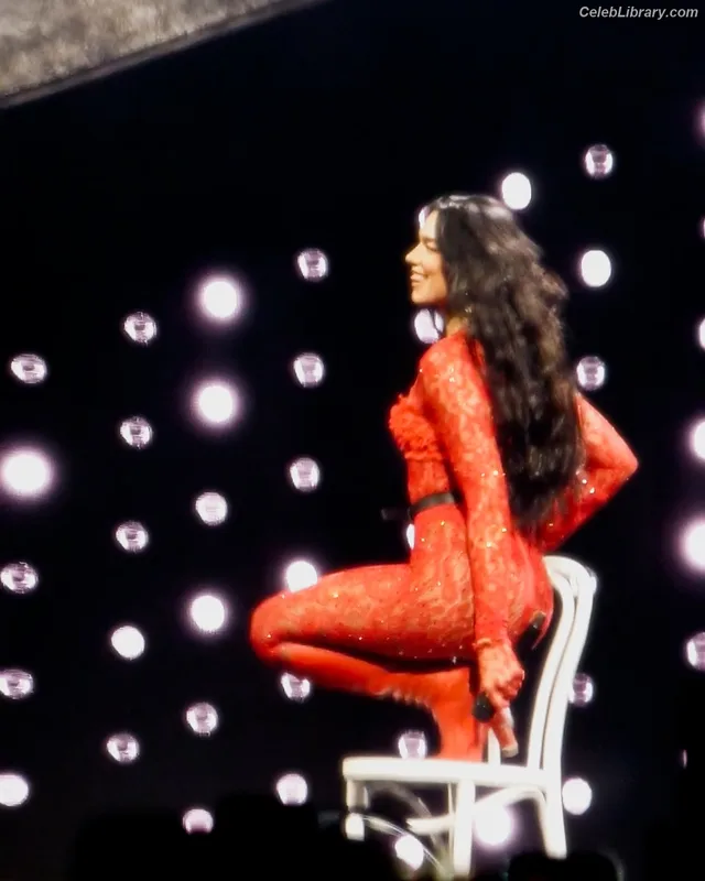 Dua Lipa photo 10 of 7804