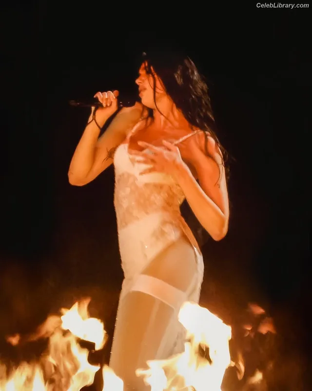 Dua Lipa photo 16 of 7804