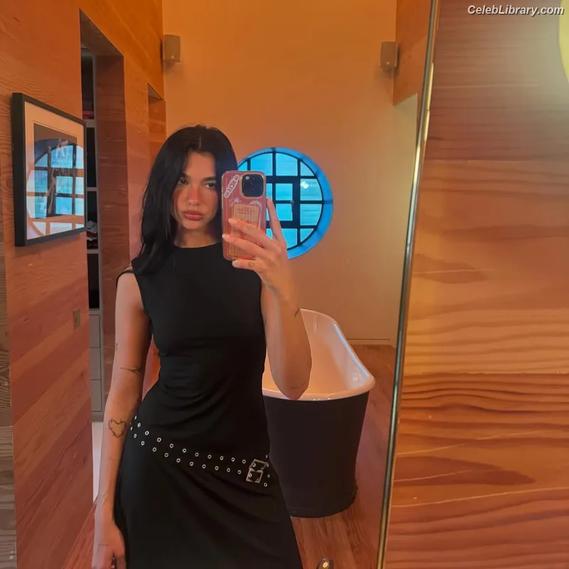 Dua Lipa photo 15 of 7804