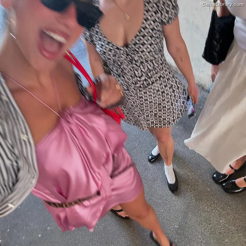 Dua Lipa photo 20 of 7804