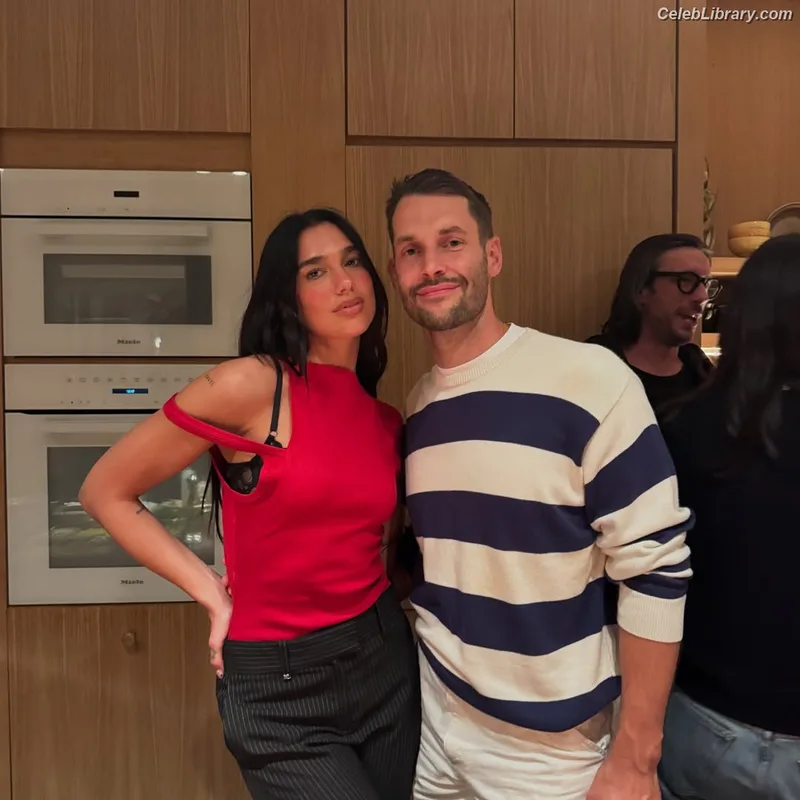 Dua Lipa photo 23 of 7804