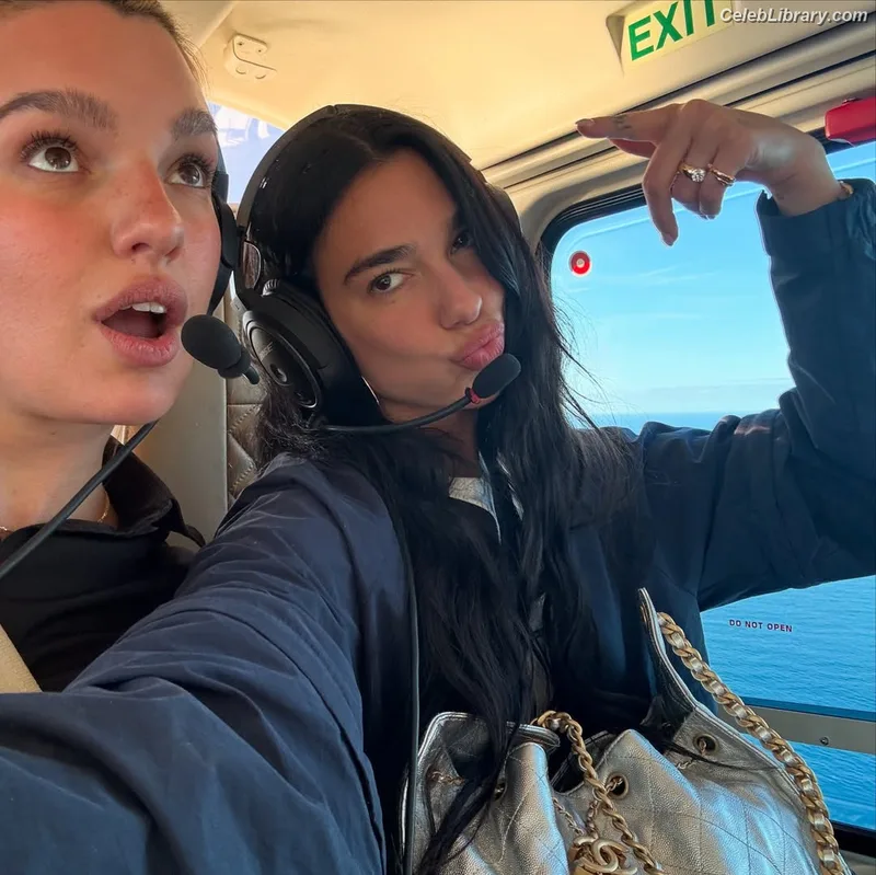 Dua Lipa photo 1 of 7804