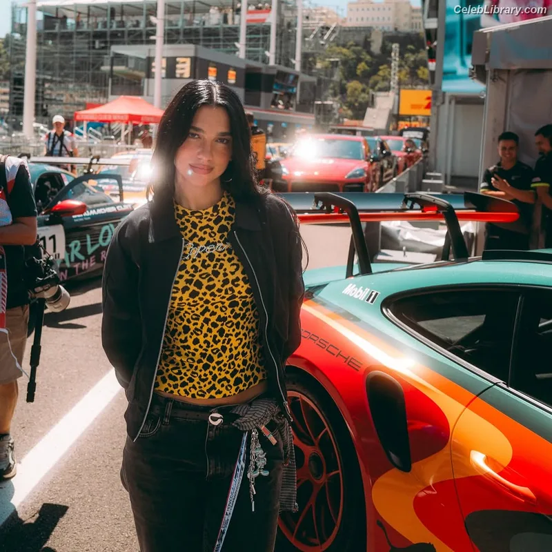 Dua Lipa photo 10 of 7804