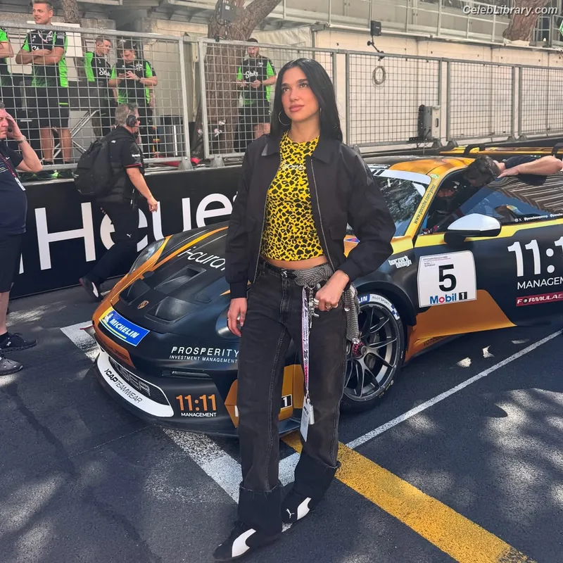 Dua Lipa photo 13 of 7804