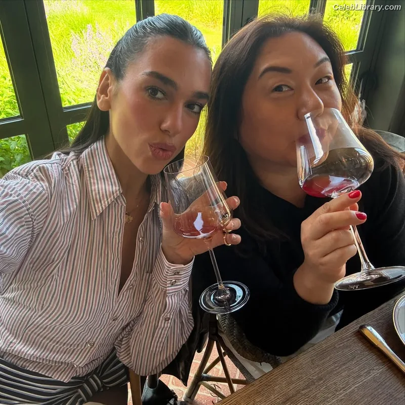 Dua Lipa photo 15 of 7804