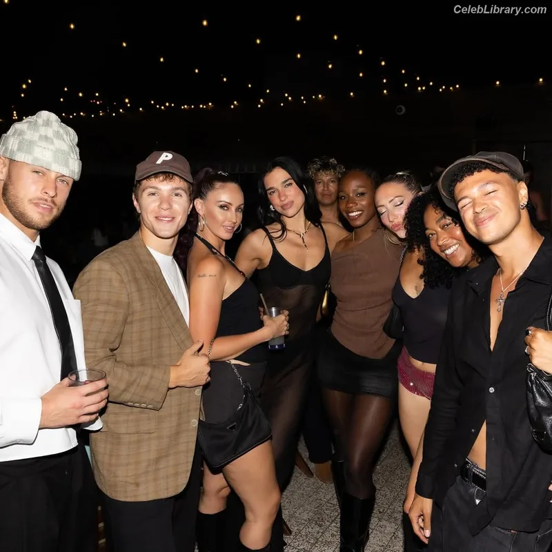 Dua Lipa photo 17 of 7804