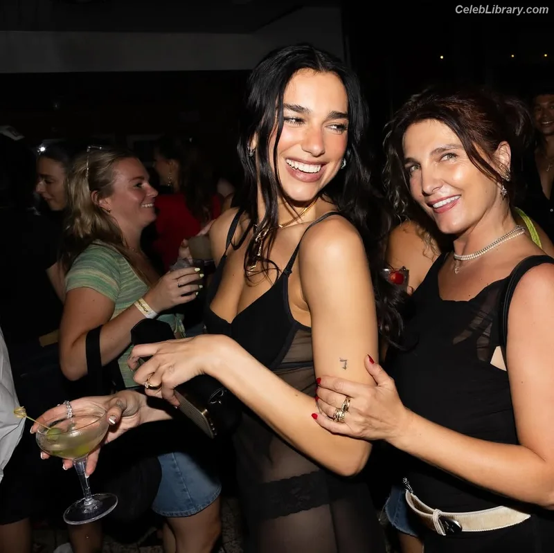 Dua Lipa photo 18 of 7804