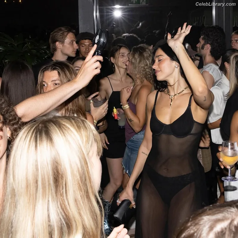 Dua Lipa photo 20 of 7804