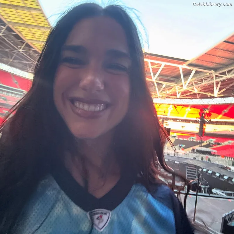 Dua Lipa photo 21 of 7804