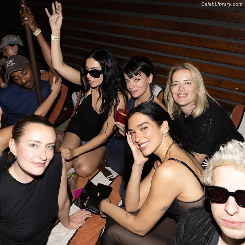 Dua Lipa photo 22 of 7804