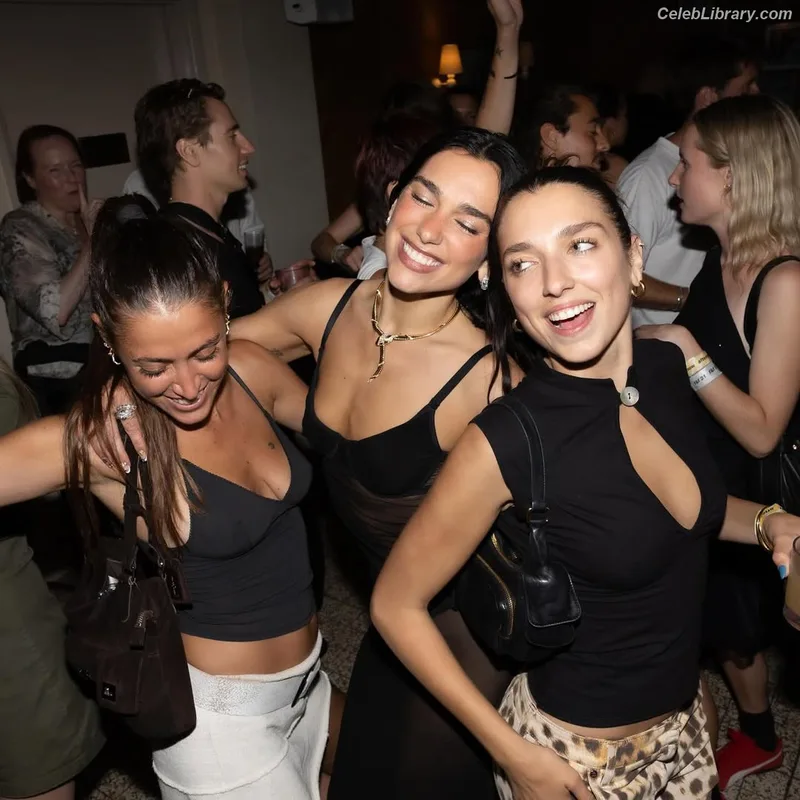 Dua Lipa photo 24 of 7804
