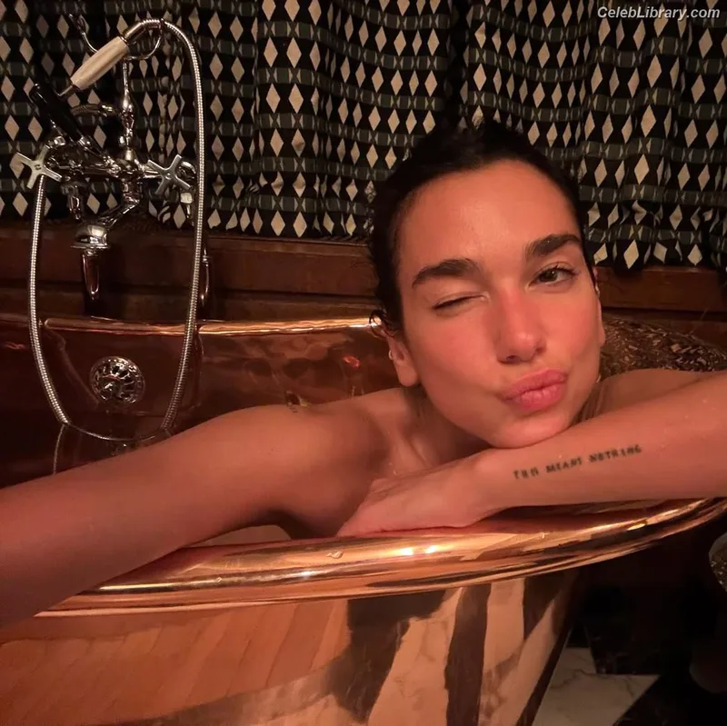 Dua Lipa photo 10 of 7804