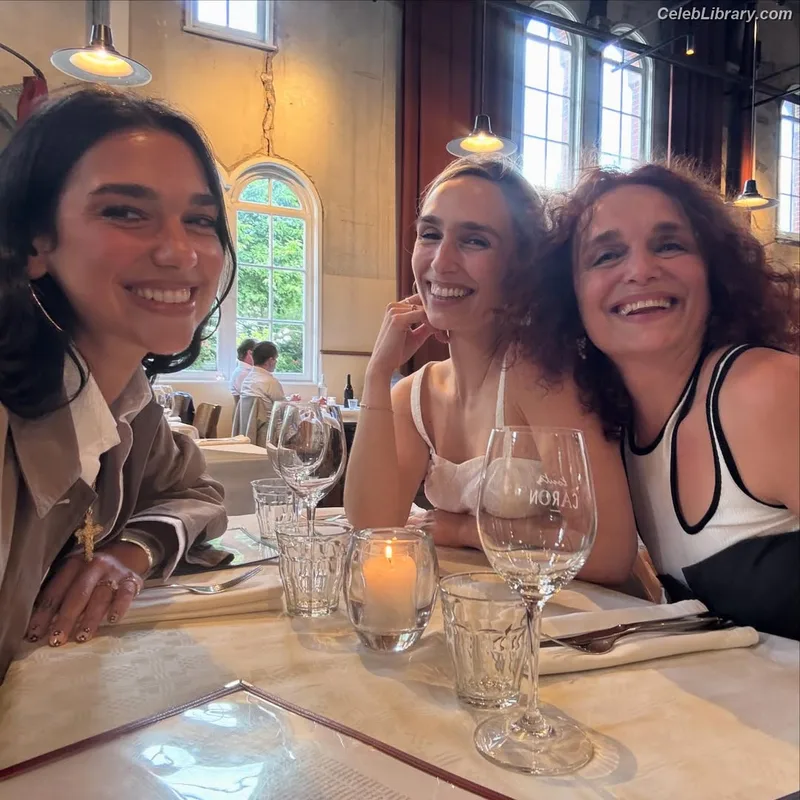 Dua Lipa photo 12 of 7804