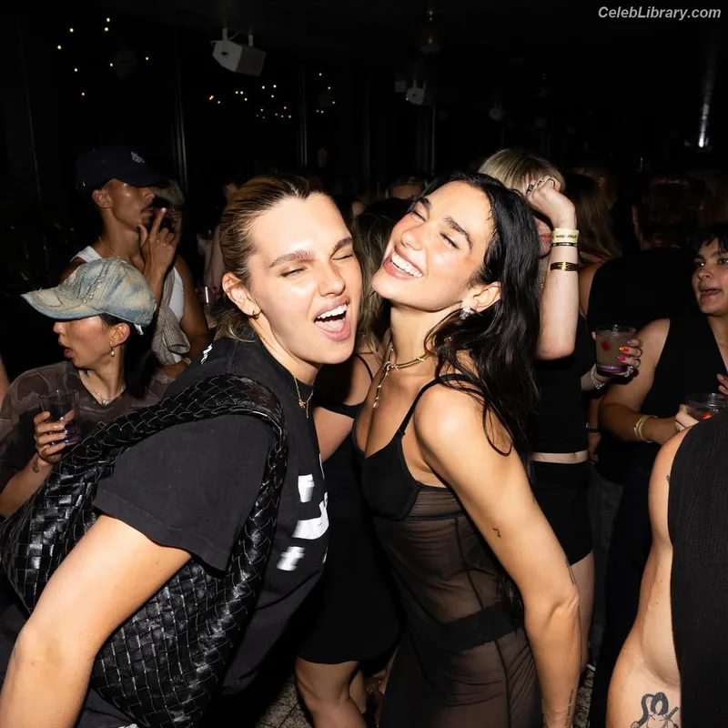 Dua Lipa photo 2 of 7804