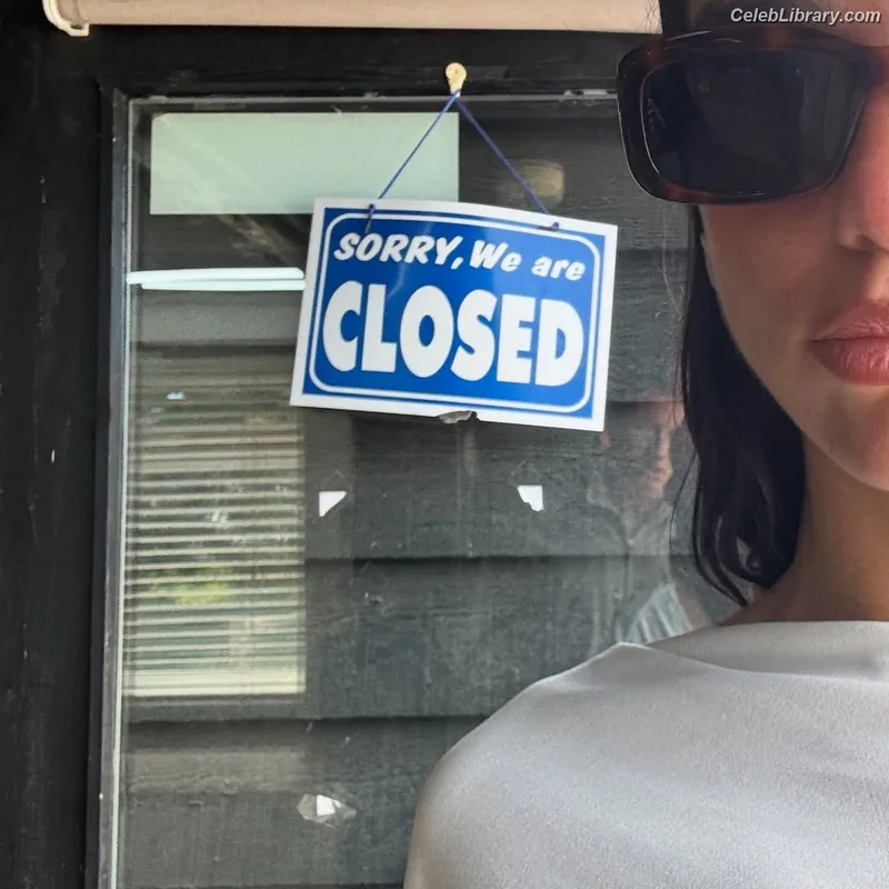 Dua Lipa photo 9 of 7804