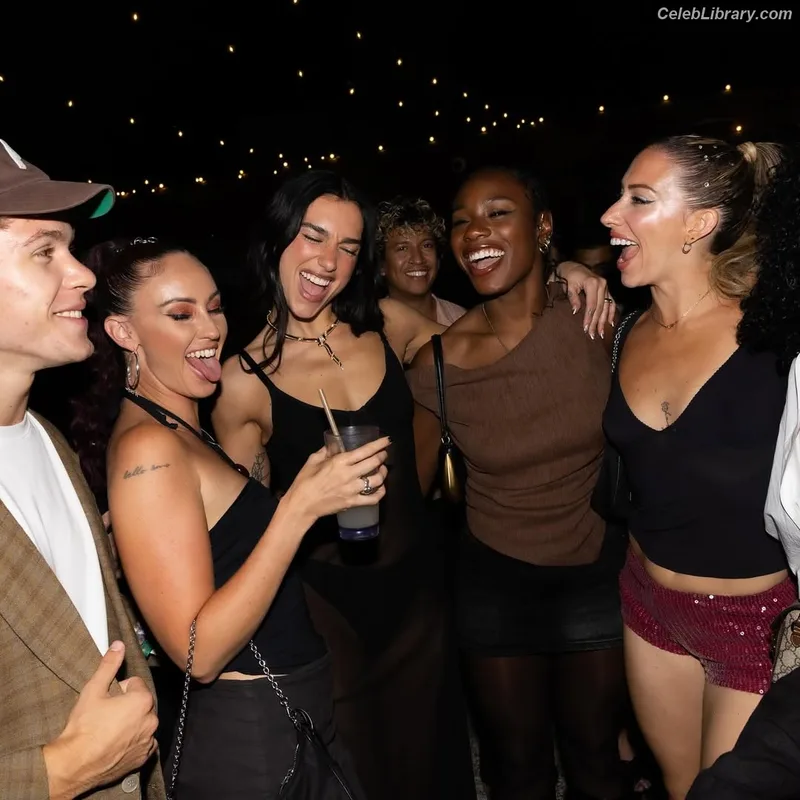 Dua Lipa photo 11 of 7804