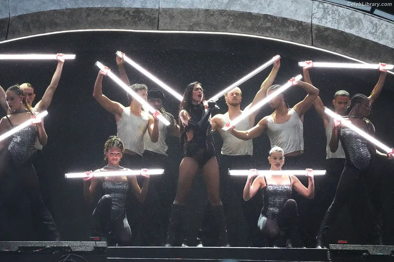 Dua Lipa photo 3 of 7804