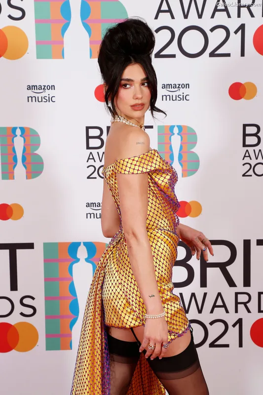 Dua Lipa photo 10 of 7804