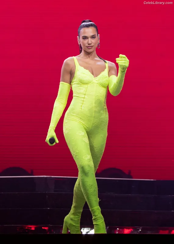Dua Lipa photo 17 of 7804