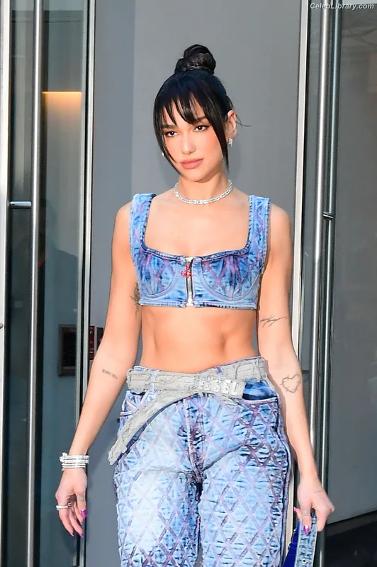 Dua Lipa photo 19 of 7804