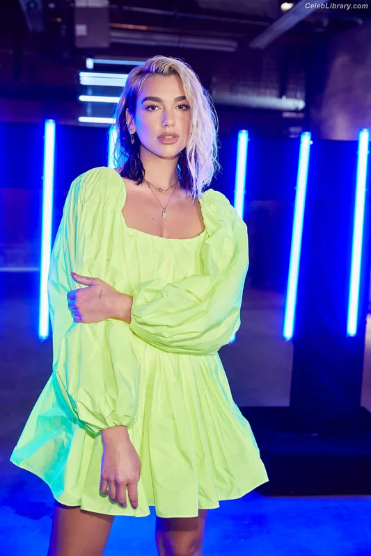 Dua Lipa photo 8 of 7804