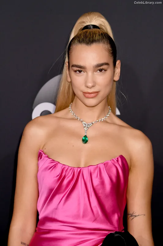 Dua Lipa photo 17 of 7804