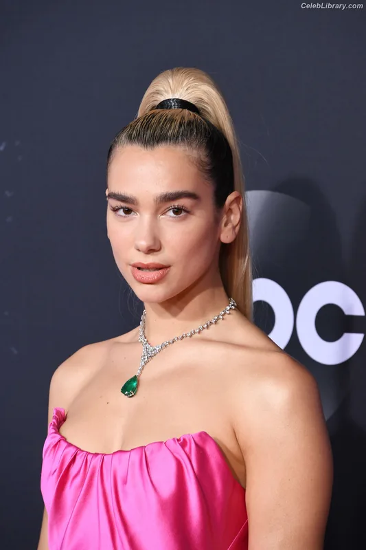 Dua Lipa photo 18 of 7804