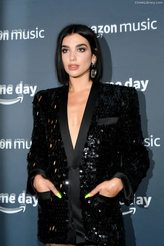 Dua Lipa photo 10 of 7804