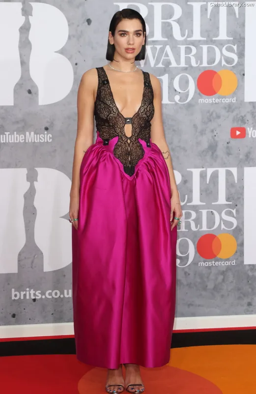 Dua Lipa photo 10 of 7804