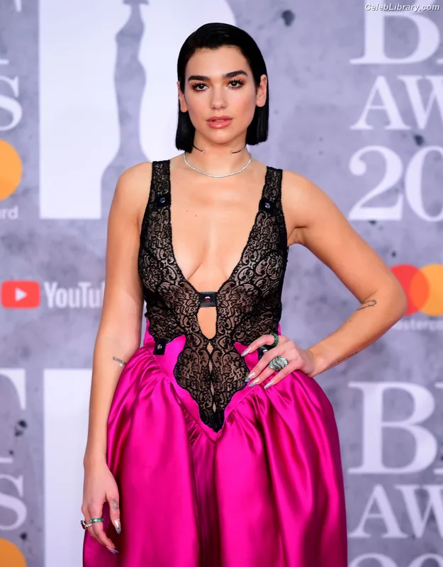 Dua Lipa photo 1 of 7804