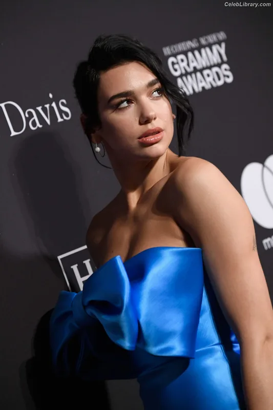 Dua Lipa photo 1 of 7804