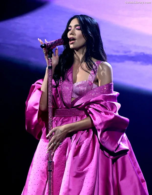 Dua Lipa photo 10 of 7804