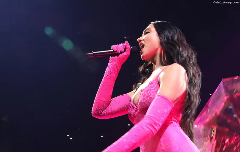Dua Lipa photo 21 of 7804