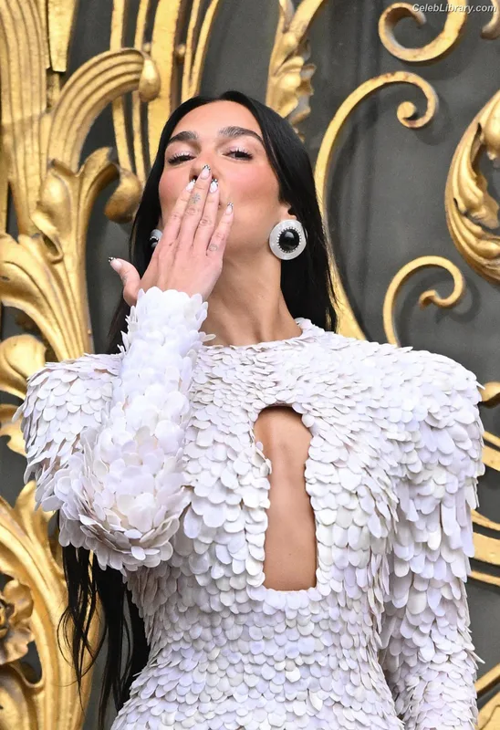 Dua Lipa photo 2 of 7804