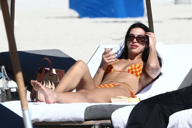 Dua Lipa photo 8 of 7804