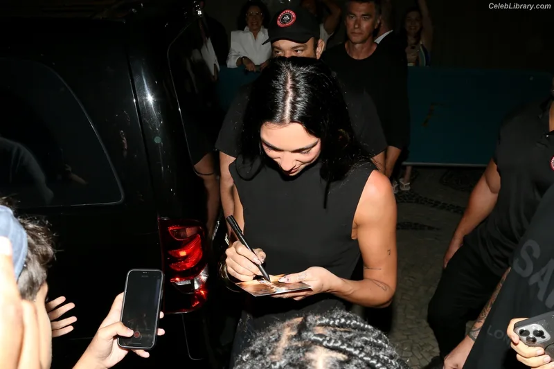 Dua Lipa photo 13 of 7804