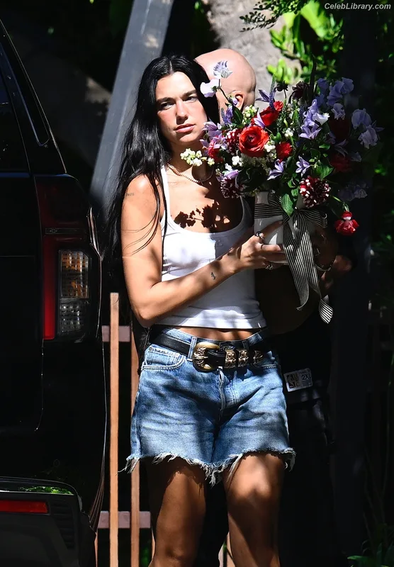Dua Lipa photo 16 of 7804